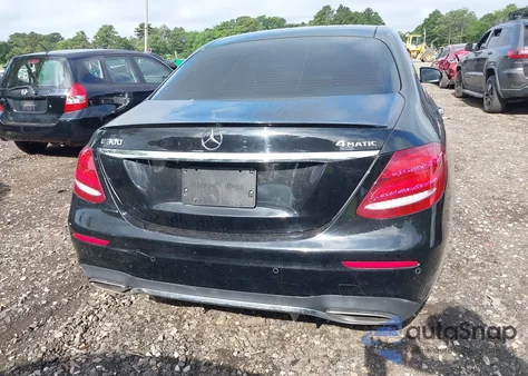 2019 Mercedes-Benz E 300 4Matic z USA, uszkodzony, nr VIN WDDZF4KB4KA533807